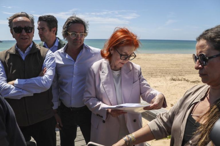 Ministra do Ambiente quer falar com autarca de Albufeira sobre dessalinizadora