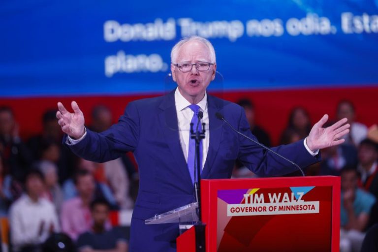 Governador diz que Tim Walz Trump é um ditador e fascismo está espalhado pelo mundo