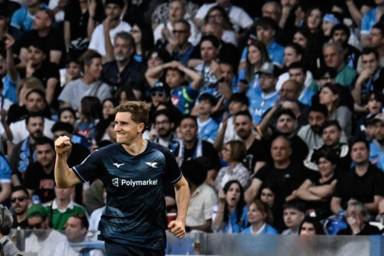 Campeão Nápoles perde com Lazio e deixa líder Inter próximo do título italiano