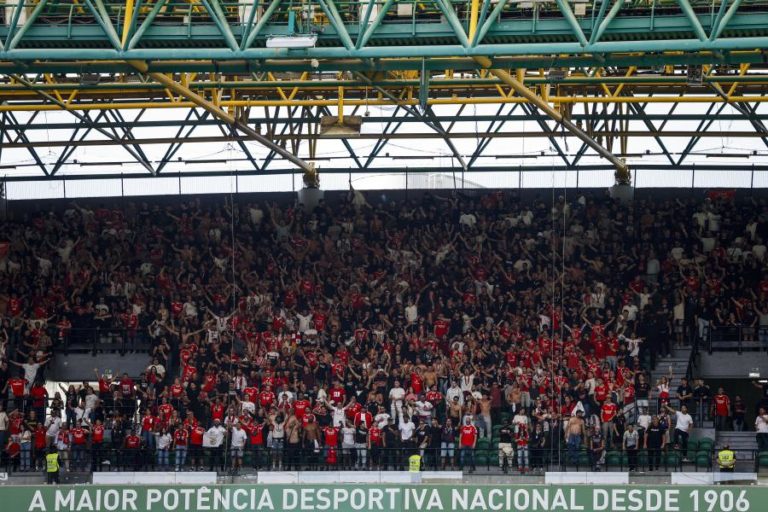 Sporting repete ‘onze’ de Londres, Mourinho ‘senta’ Pavlidis no Benfica