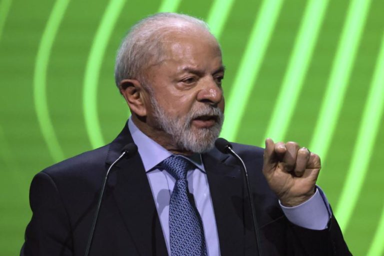 Congresso brasileiro derruba veto de Lula e aprova lei que diminui pena de Bolsonaro