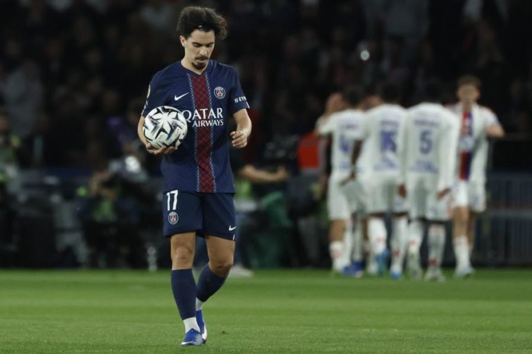 Lyon vence PSG com Afonso Moreira em evidência e é terceiro na Liga francesa