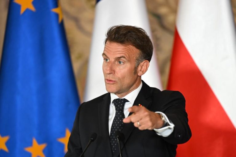 Macron critica “erro de ambos os lados” no estreito de Ormuz