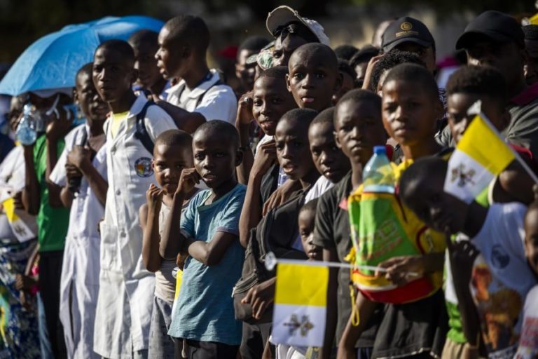 Papa/Angola: Milhares na Igreja de Fátima para receber bênção na despedida de Luanda