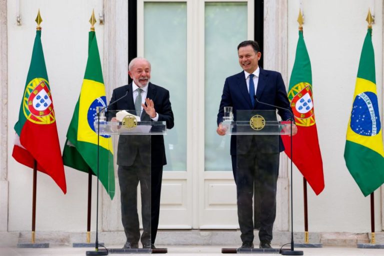 Portugal regularizou mais de 200 mil imigrantes brasileiros em 2 anos e recusou menos de 5%  – Montenegro