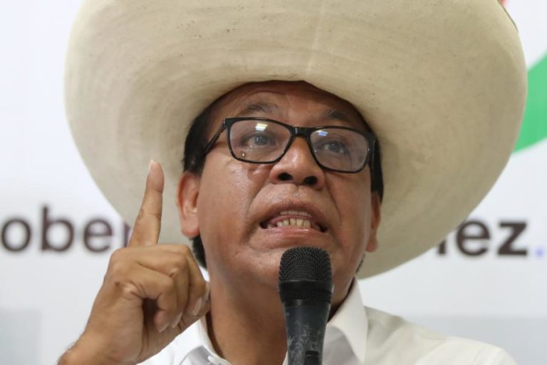 Candidato de esquerda consolida segundo lugar nas presidenciais do Peru
