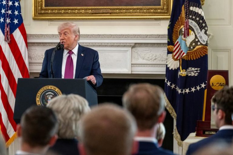 Trump ordena destruição de barcos que lancem minas no estreito de Ormuz