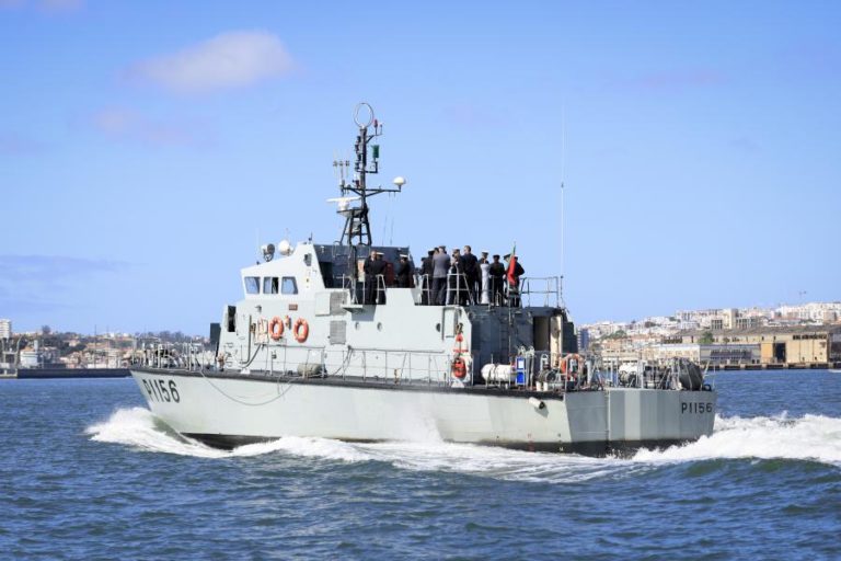 Seguro chegou de lancha ao Alfeite para primeira visita à Marinha