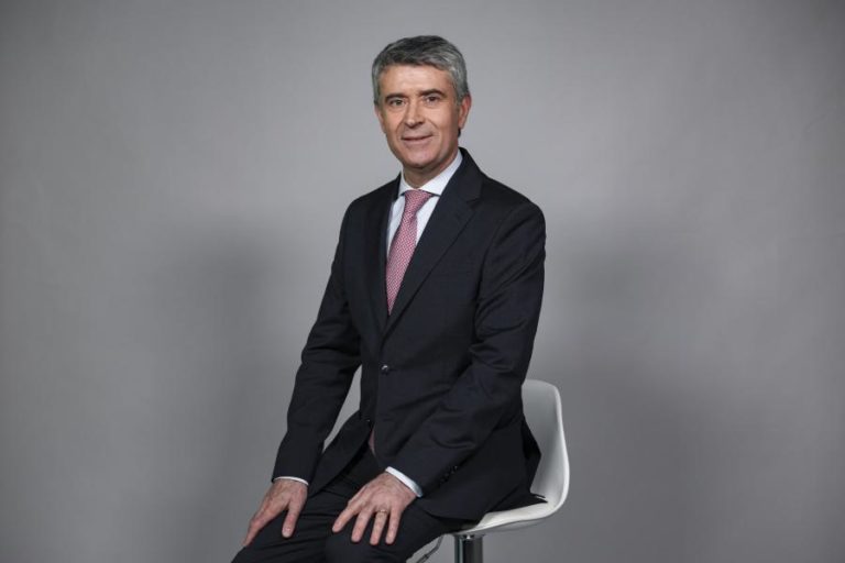 José Luís Carneiro acusa Governo de “asfixia democrática”