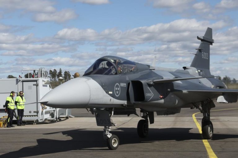 Sueca Saab admite montagem de componentes do caça Gripen em Portugal