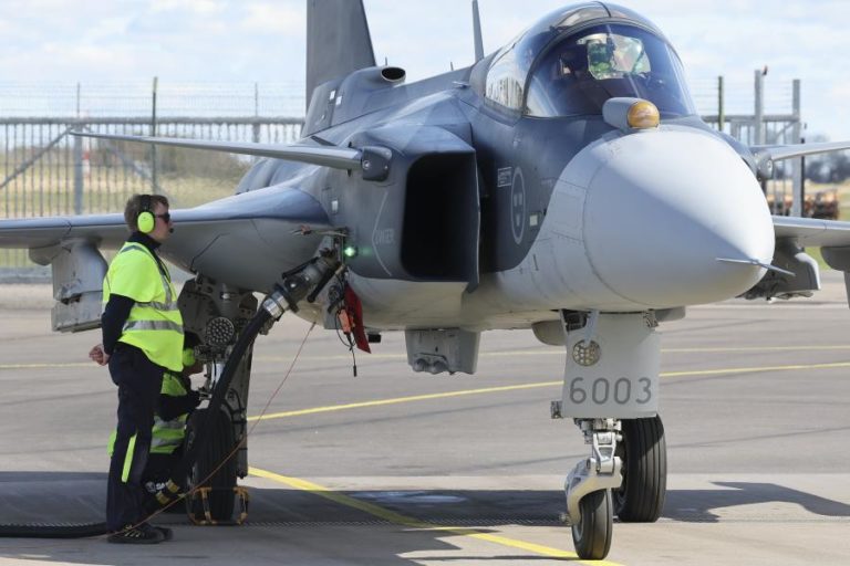Pilotos portugueses dos F-16 demorariam cerca de um ano para dominar caça suecos Gripen
