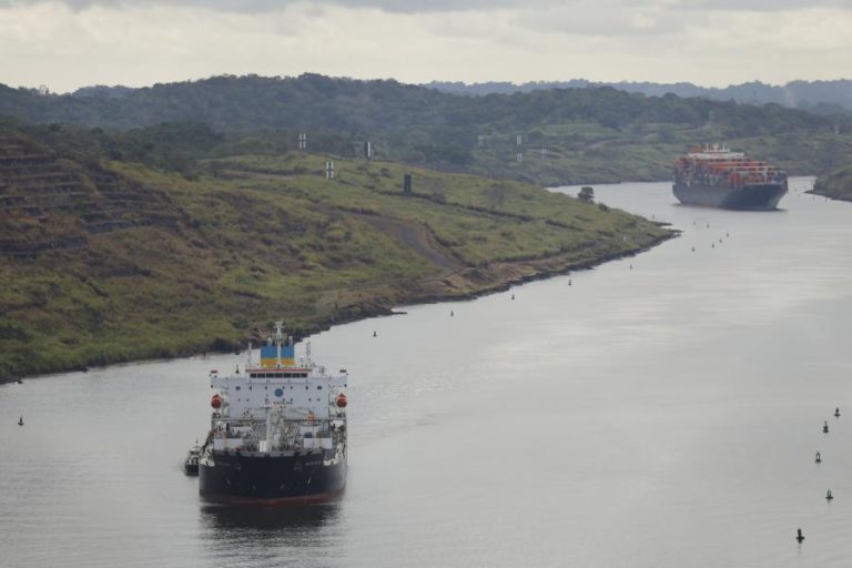 Empresas pagam até 3,24 ME para atravessar Panamá face a bloqueio de Ormuz