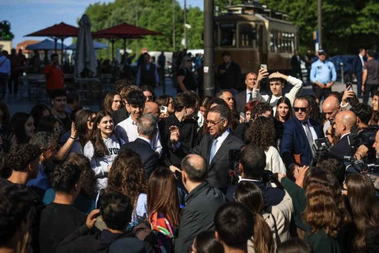 PR diz que momento divisionista e fraturante precisa de sociedade com identidade