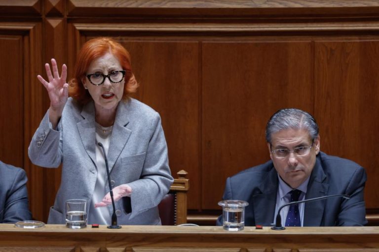 Refinaria de Sines é “essencial” mas Governo “só pode ajudar a torná-la mais competitiva” – ministra