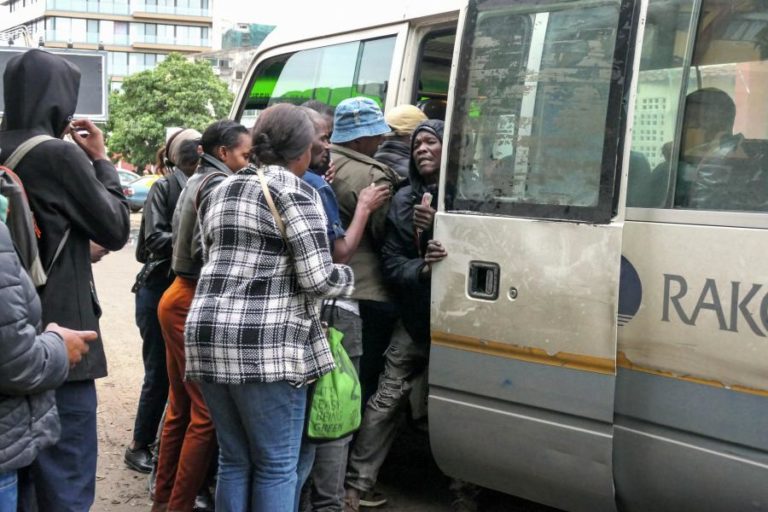Escassez de combustíveis impõe sacrifícios e altera rotinas em Maputo