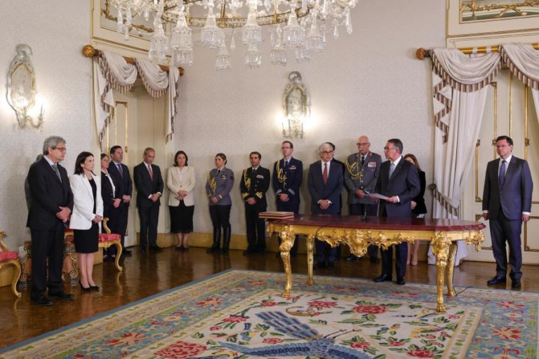 PR deu posse aos novos representantes da República para os Açores e Madeira