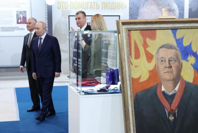 Putin pede campanha transparente para legislativas perante crescente descontentamento popular