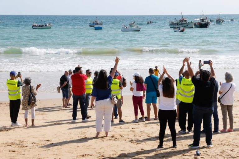 Protesto em Albufeira junta população contra dessalinizadora