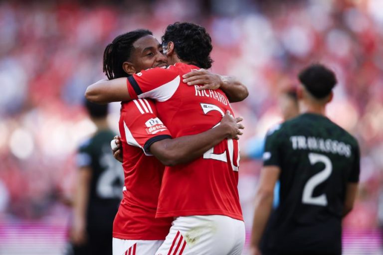 Benfica vence Moreirense e refoça segundo lugar provisório