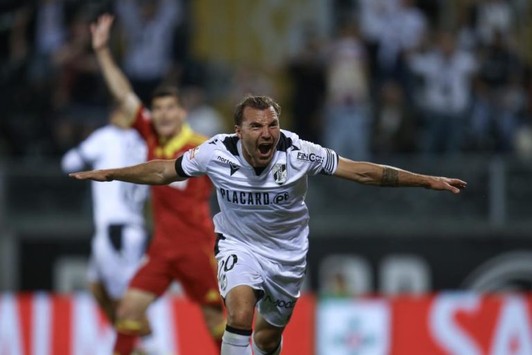 Vitória de Guimarães vence Rio Ave e sobe ao sétimo lugar