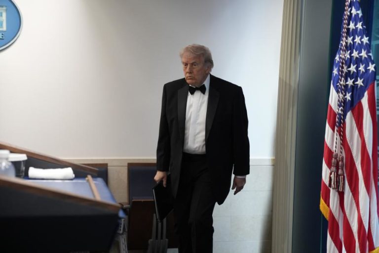 Autor de disparos em jantar de gala em Washington criticou Trump em mensagens à família