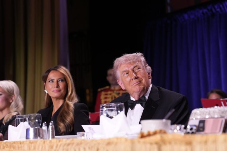 Melania Trump critica comediante Jimmy Kimmel após tiroteio em jantar de gala