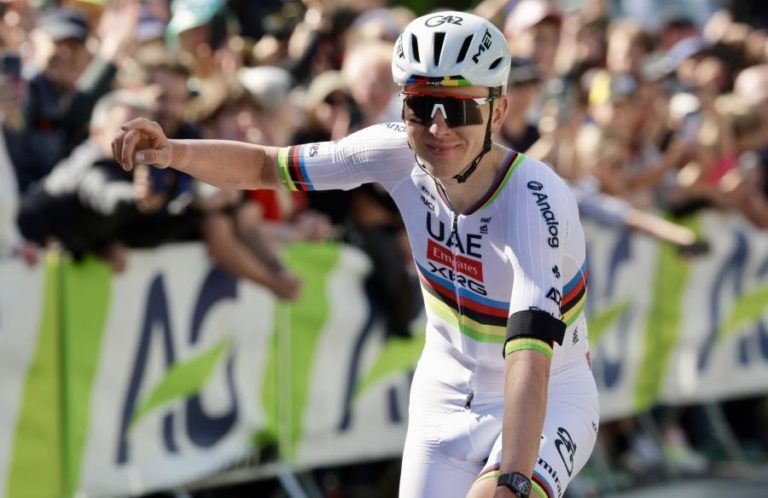 ‘Mestre’ Pogacar deu lição a Seixas para voltar a ganhar a Liège-Bastogne-Liège
