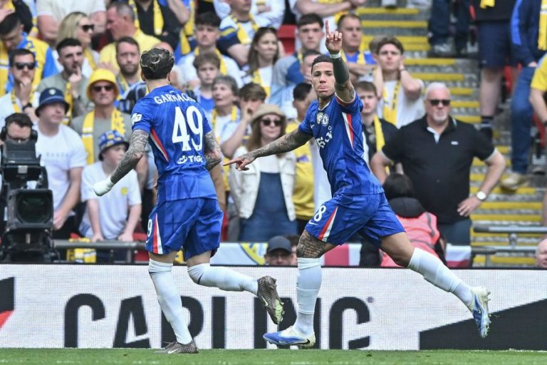 Chelsea garante final da Taça de Ingaterra com golo de Enzo