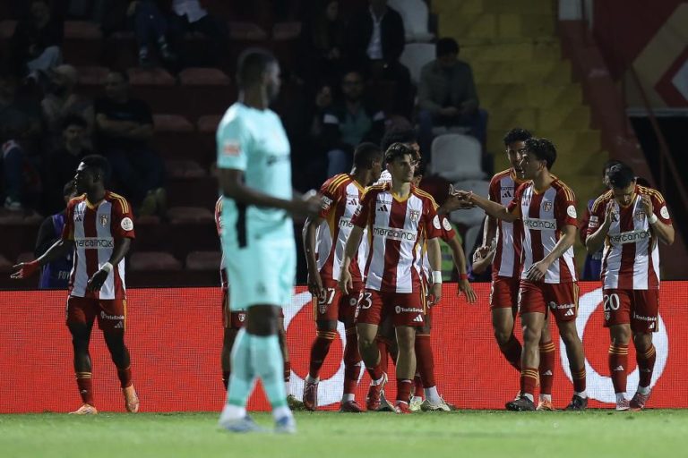 Sporting empata nas Aves e deixa FC Porto a um triunfo do título