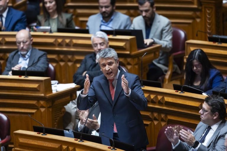 Carneiro pede IVA zero no cabaz alimentar, PM chama-o de “o mais chegano” dos socialistas