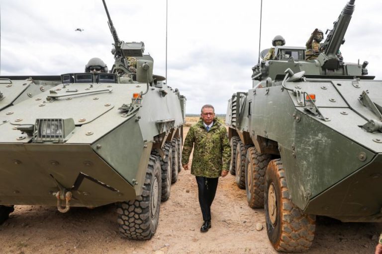 Presidente da República acompanha demonstrações do Exército em Santa Margarida