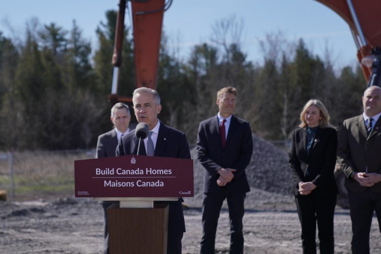 Carney avança com projetos habitacionais em Nepean, Ottawa.
