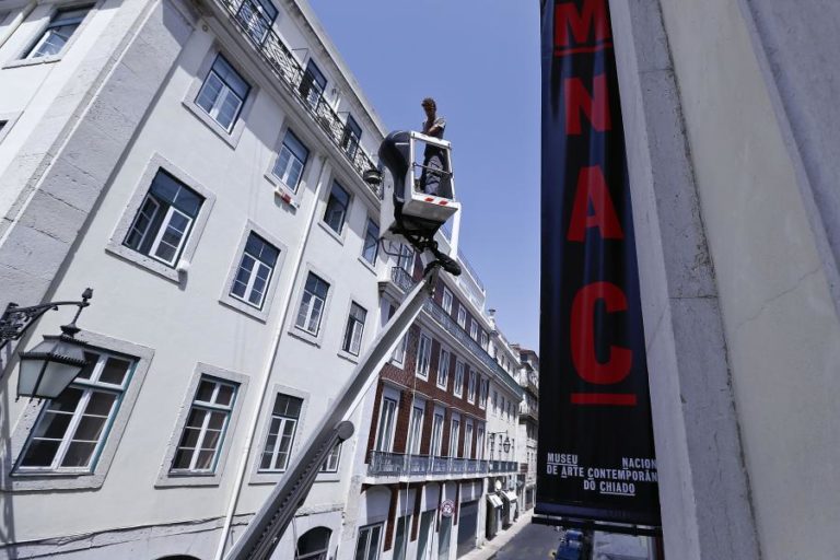 Exposição com 16 artistas portugueses e brasileiros explora o oculto no Museu do Chiado