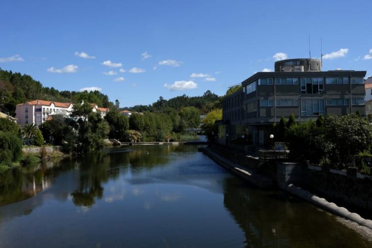 Estudo mostra presença generalizada de microplásticos nos rios Mondego e Vouga