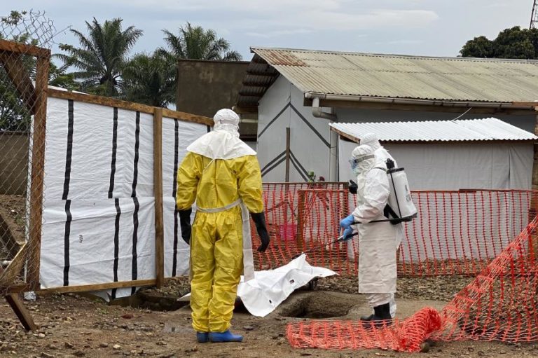 Pelo menos 131 pessoas já morreram devido ao surto de Ébola na RDCongo