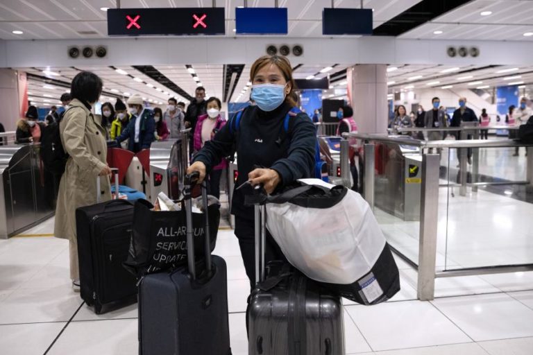Hong Kong reforça controlo a viajantes vindo de África face a surto de ébola