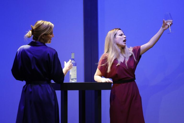 Teatro Villaret reabre em setembro com comédia “Dois + Dois”