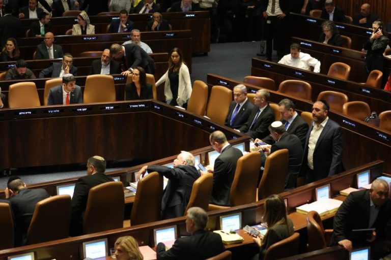 Maioria que apoia Governo israelita apresenta projeto de lei para eleições antecipadas