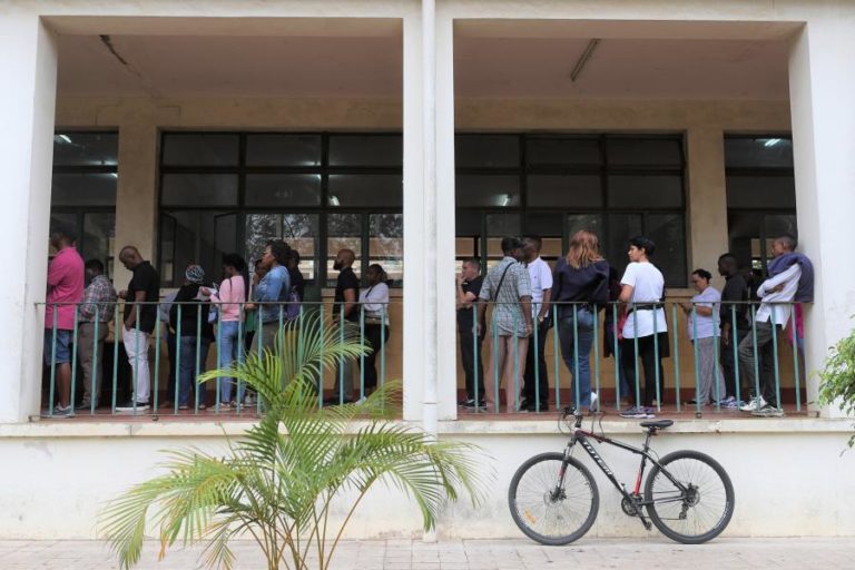 Moçambique quer serviços públicos na “palma da mão” para aproximar Estado às populações