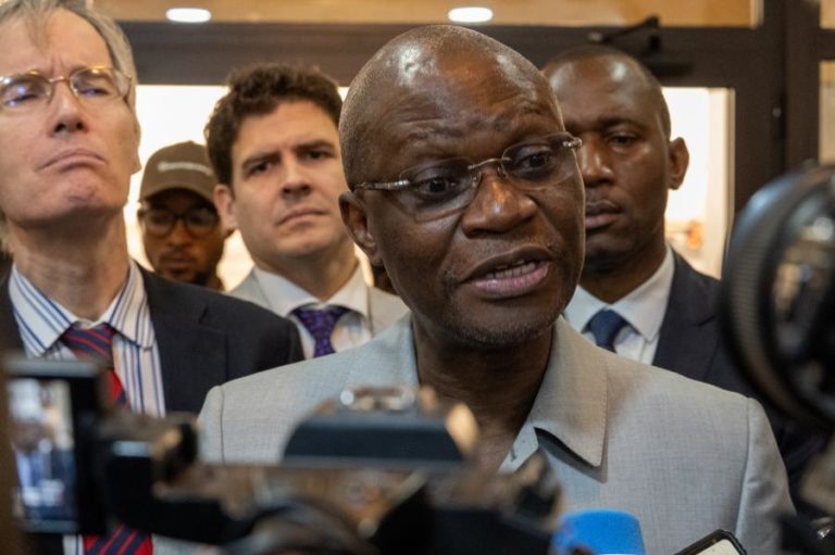 Surto de ébola na RDCongo ainda sem vacina ou tratamento – Governo