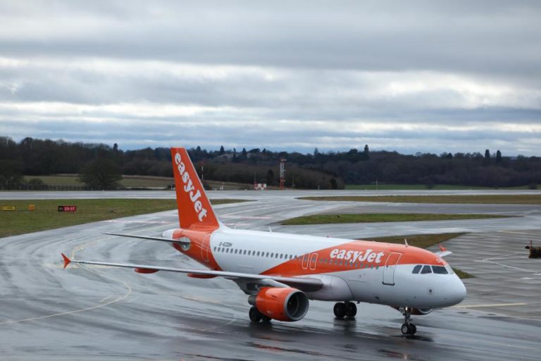 Prejuízos da Easyjet aumentaram 27% para 435,6 milhões de euros
