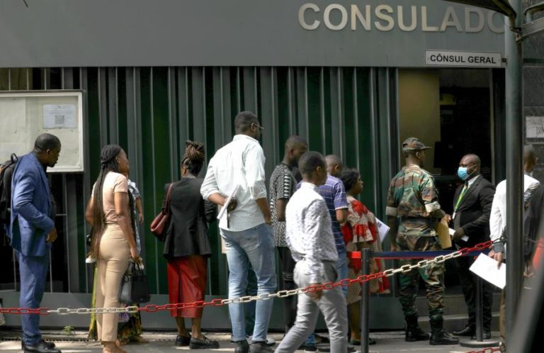 Consulado português em Luanda muda procedimento para vistos de trabalho a partir de 01 de junho