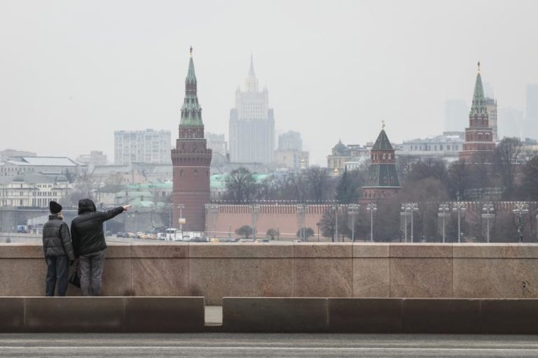 Ataques com drones matam três pessoas nos arredores da capital da Rússia