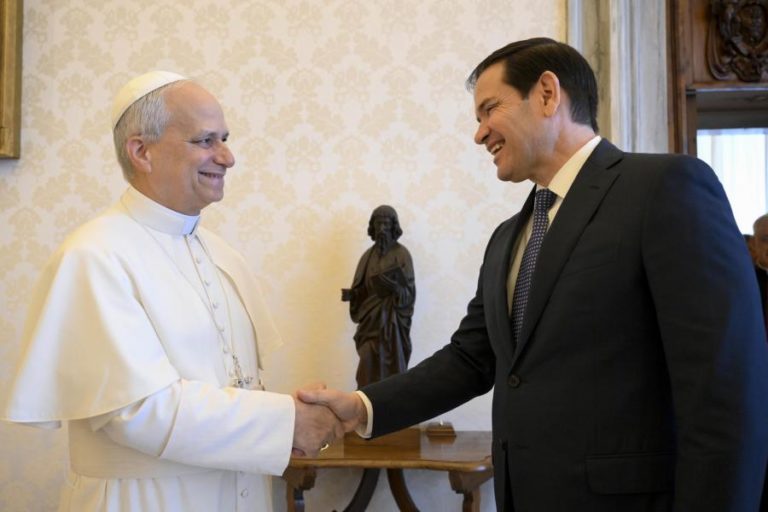 Rubio viaja para Roma para reaproximar Washington do papa e de Meloni
