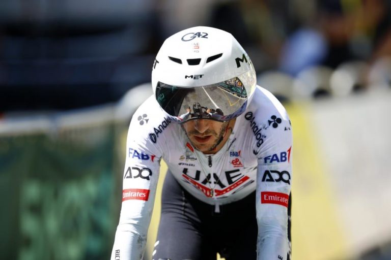 Adam Yates desiste do Giro após revelar sintomas de concussão cerebral