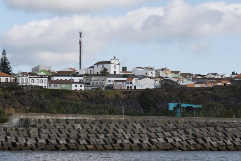 Quatro ex-funcionárias de creche de Rabo de Peixe condenadas por maus-tratos, três com pena suspensa