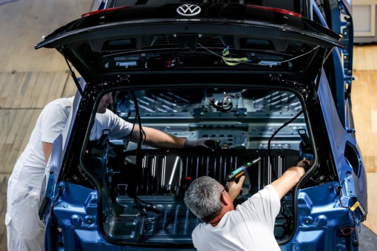 Setor automóvel alemão teme perda de 125.000 postos de trabalho até 2035