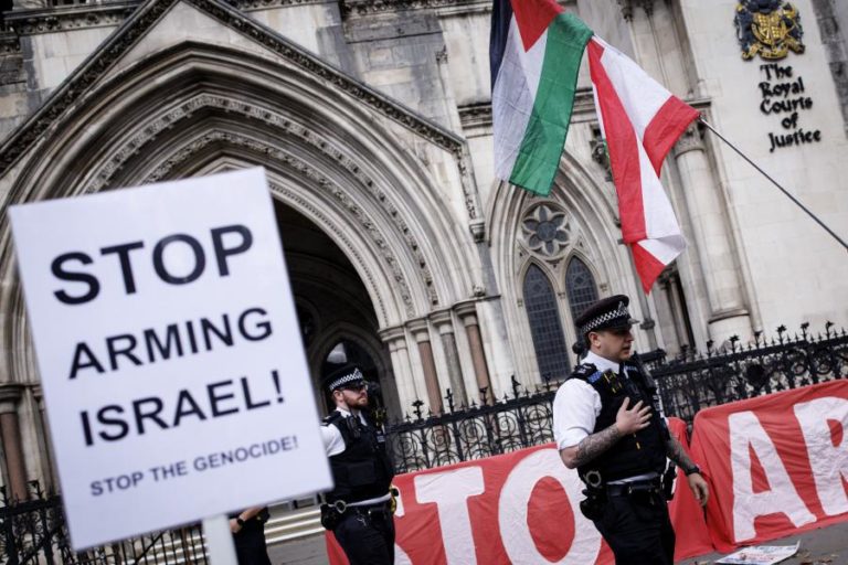 Governo britânico admite possibilidade de proibir manifestações pró-Palestina