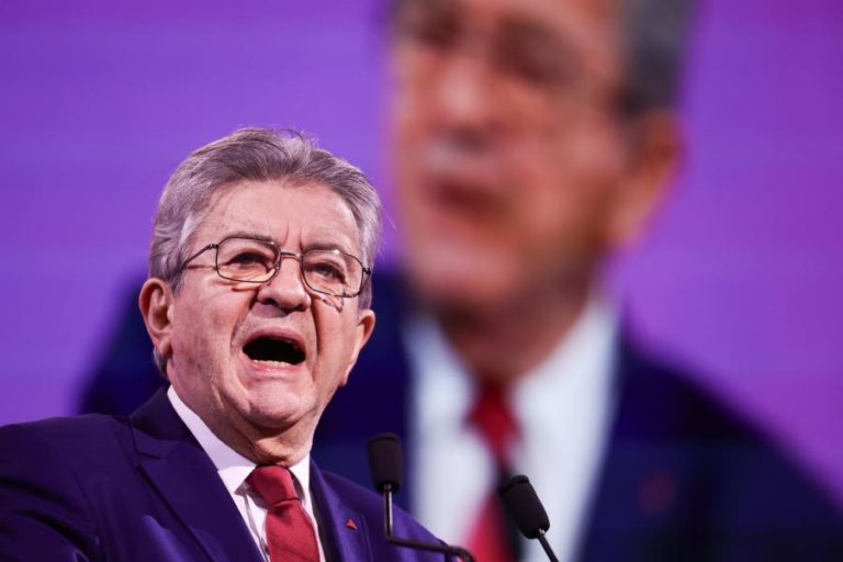 Jean-Luc Mélechon, da esquerda francesa, anuncia candidatura às presidenciais de 2027