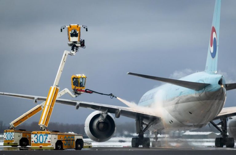 Companhias aéreas sul-coreanos suspendem mais de 900 voos com subida do crude